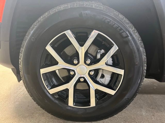 Used 2025 Jeep Grand Cherokee Limited w/ Trailer Tow Package image 28