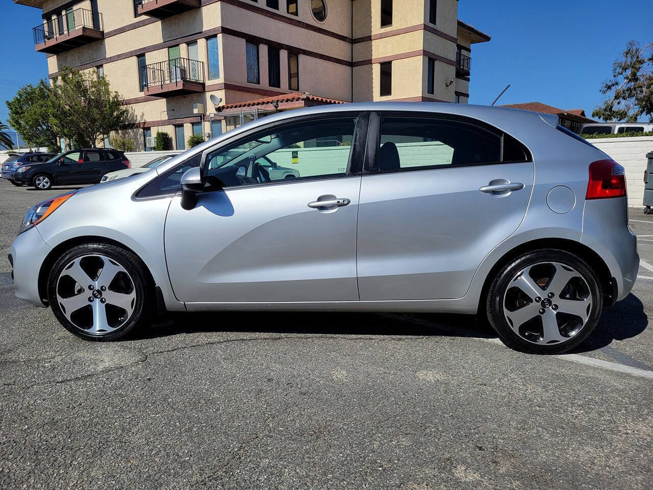 Used 2013 Kia Rio SX w/ Premium Pkg FWD image 2