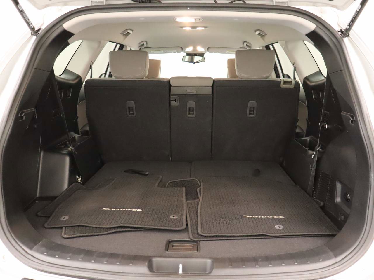 Used 2018 Hyundai Santa Fe SE image 18