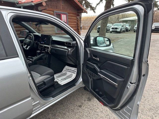 Used 2025 Toyota Tacoma TRD Sport image 29