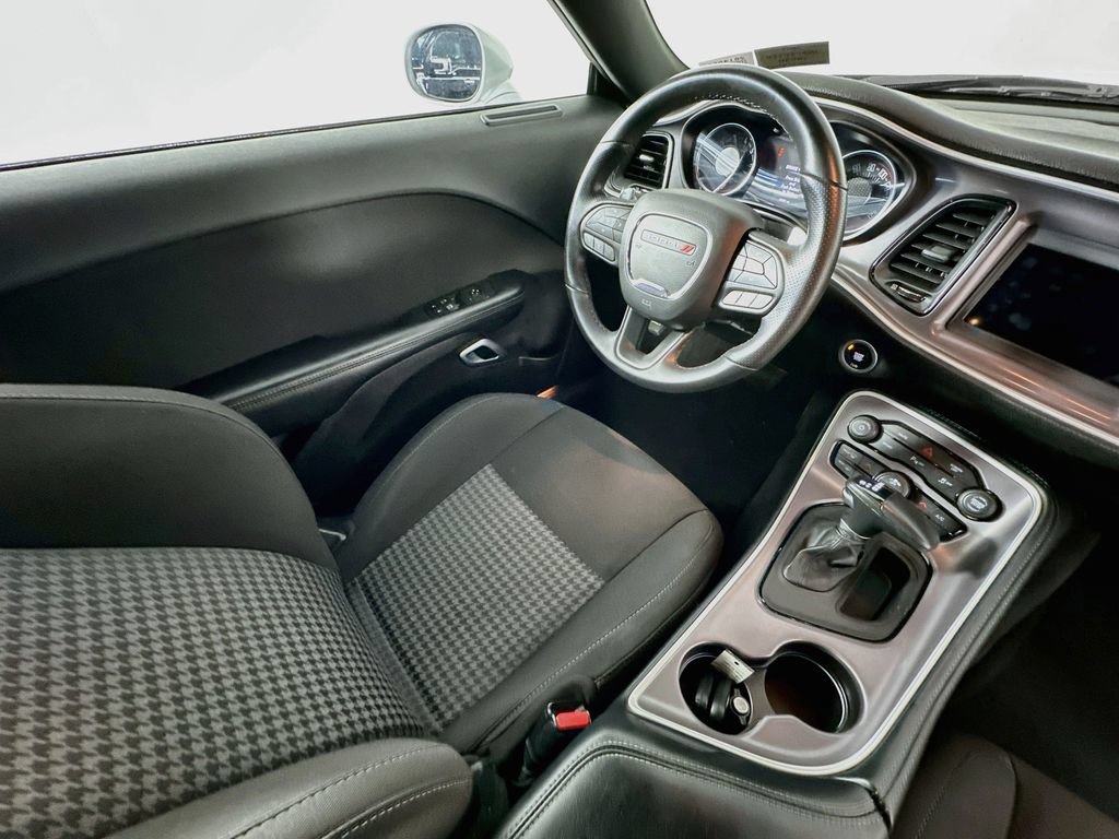 Used 2022 Dodge Challenger GT RWD image 9