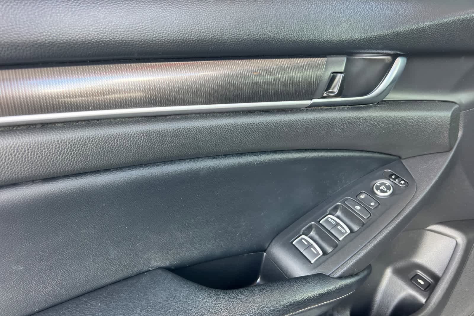 Used 2018 Honda Accord Sport image 12