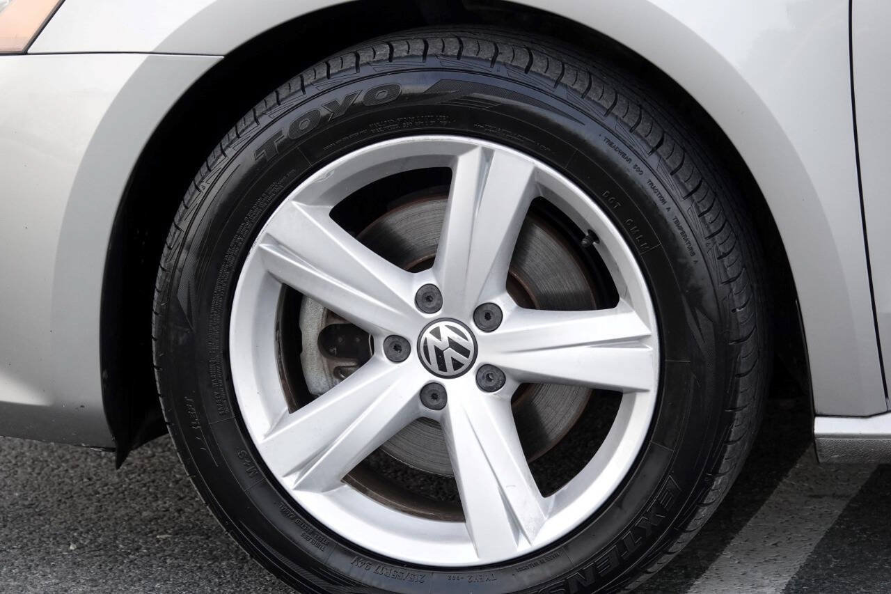 Used 2012 Volkswagen Passat TDI SE FWD image 41