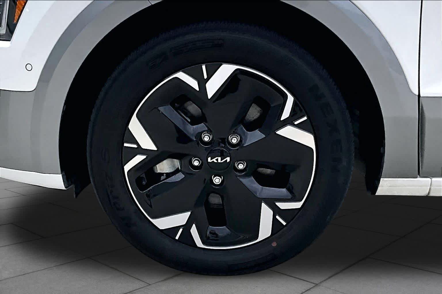 Used 2023 Kia Niro Wave FWD image 9