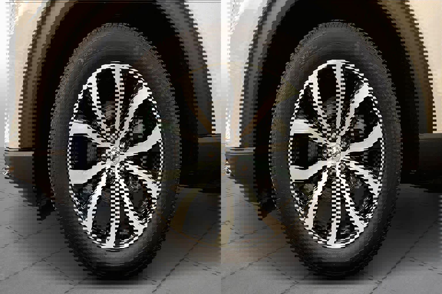 Used 2025 Ford Explorer ST-Line image 11