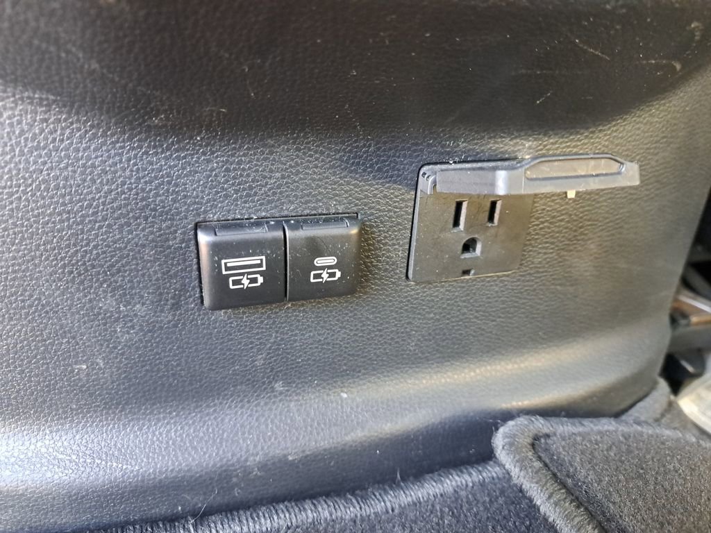 Used 2024 Toyota Tundra Limited image 9