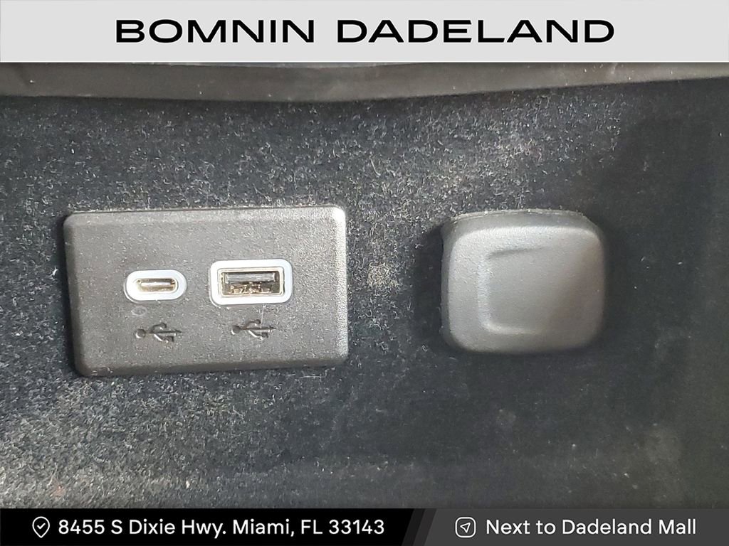 Used 2022 Cadillac XT4 Luxury w/ Driver Awareness Package image 26