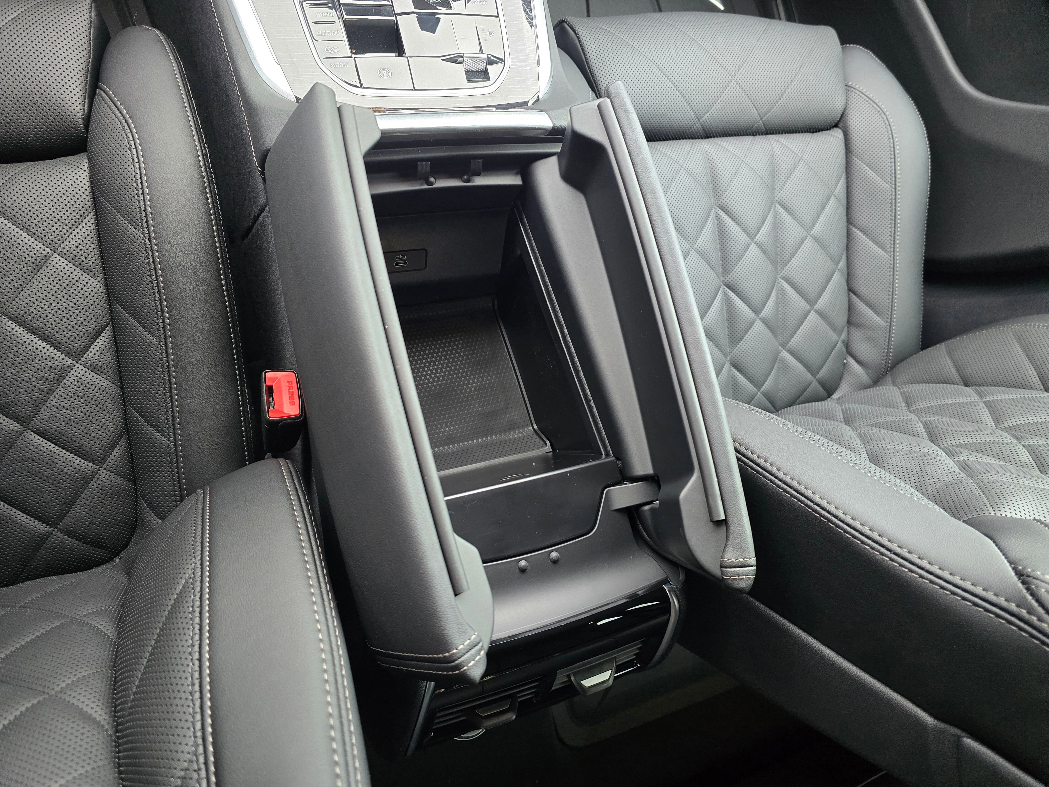 New 2026 BMW X5 xDrive50e w/ Executive Package image 25