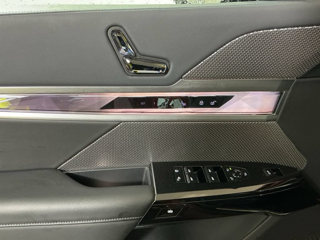 Certified 2025 BMW 740i xDrive w/ Premium Package AWD/4WD image 18