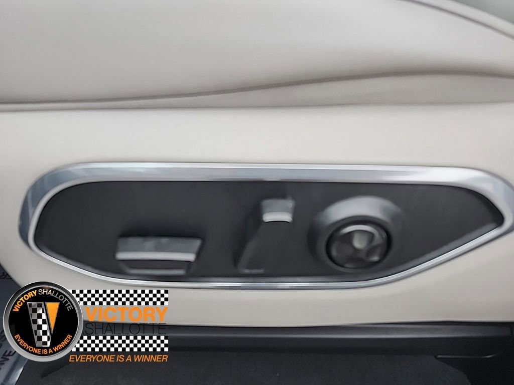 Used 2023 Jeep Wagoneer Series III w/ Preferred Equipment Group image 28