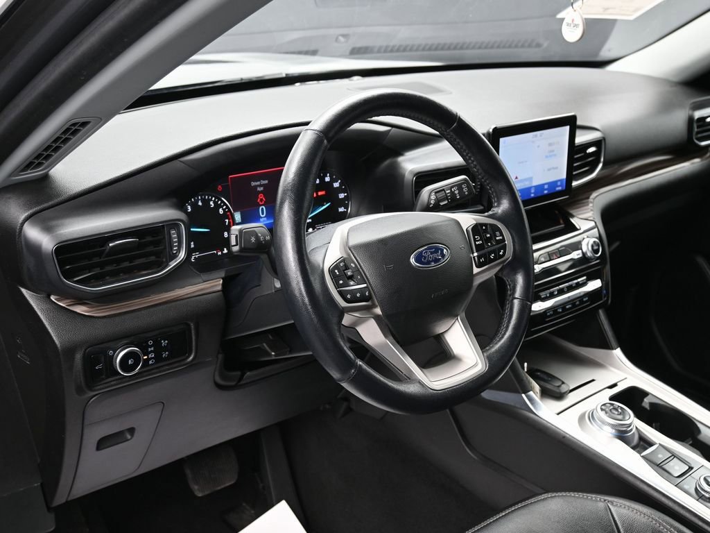 Used 2023 Ford Explorer Limited image 18