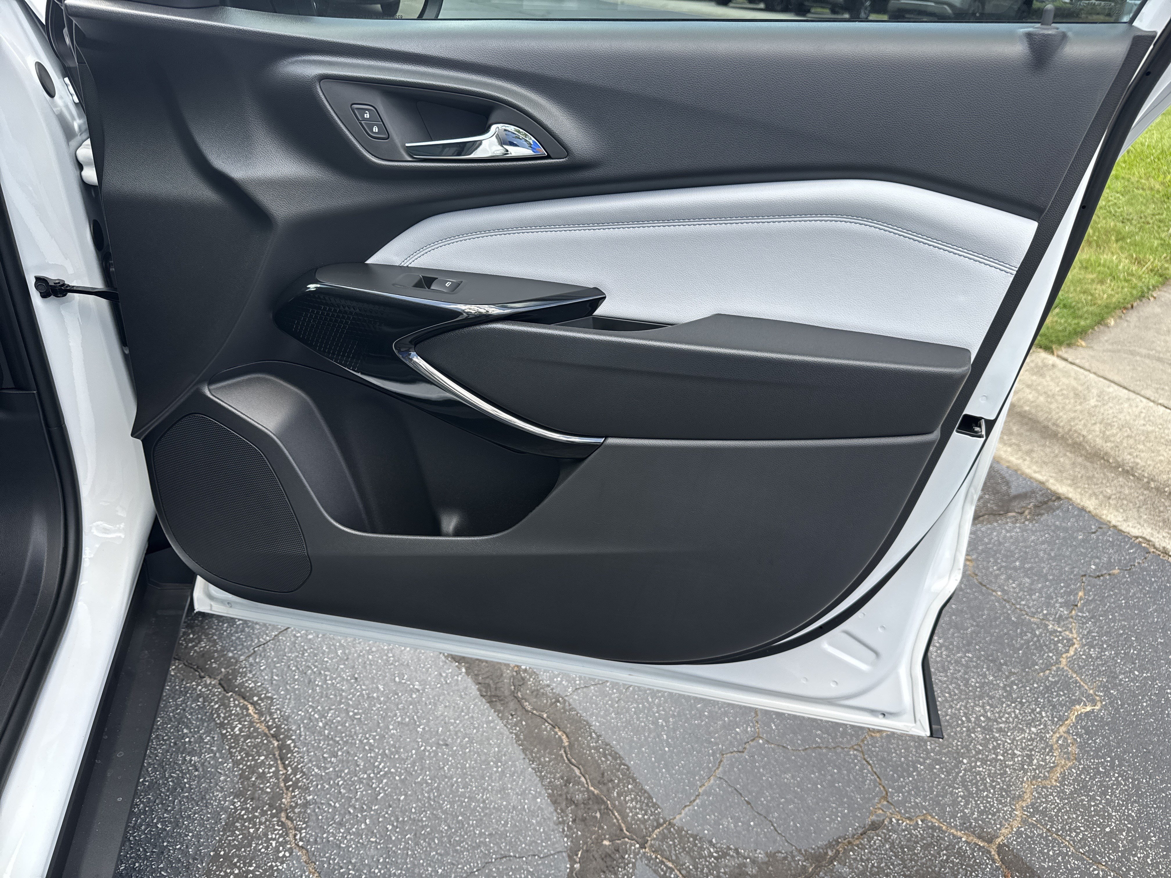 New 2026 Chevrolet Trax LT w/ Driver Confidence Package FWD image 14