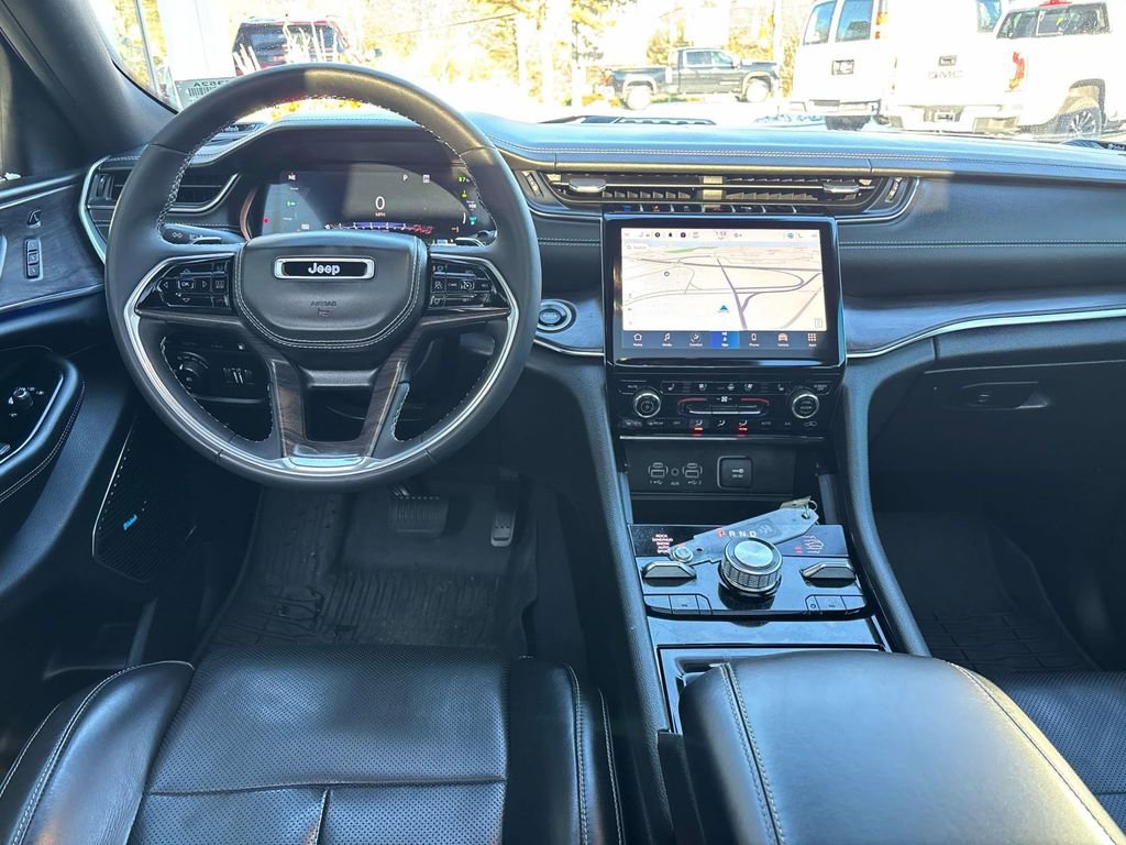 Used 2023 Jeep Grand Cherokee Overland w/ Luxury Tech Group IV image 11