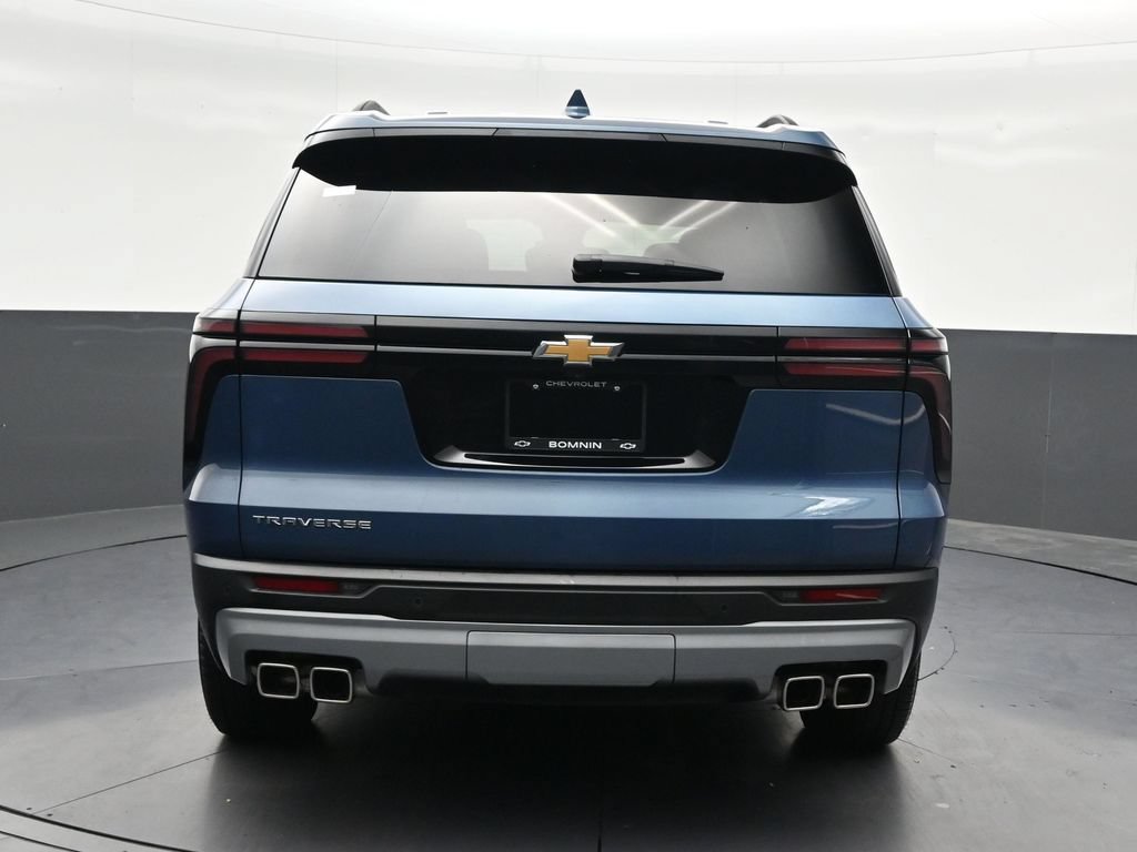 Used 2025 Chevrolet Traverse LT w/ Driver Confidence Package FWD image 4