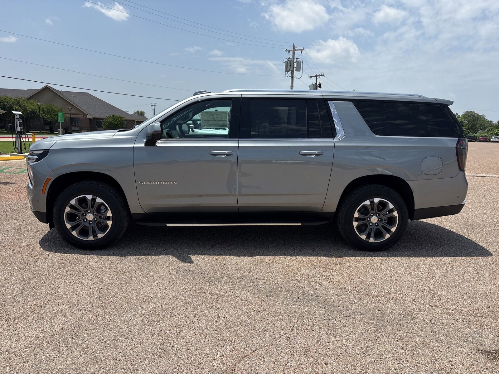 New 2026 Chevrolet Suburban LT RWD image 2