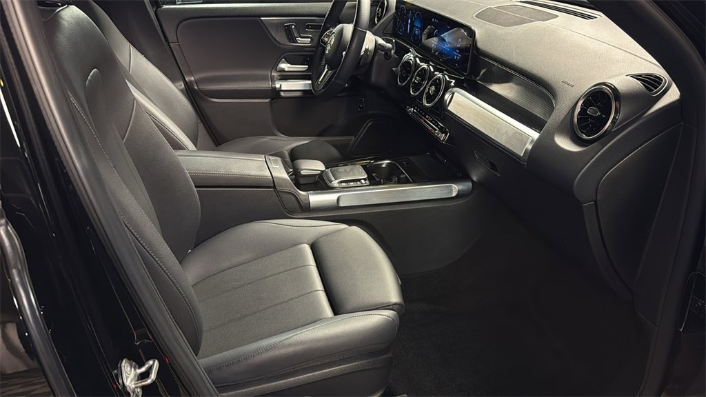 Used 2021 Mercedes-Benz GLB 250 4MATIC image 9