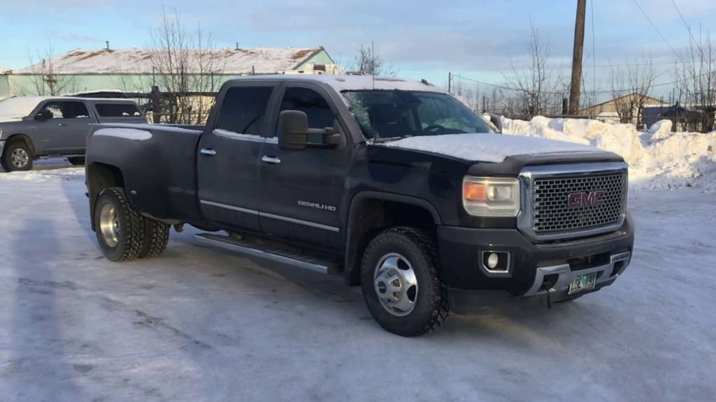 Used 2015 GMC Sierra 3500 Denali image 2