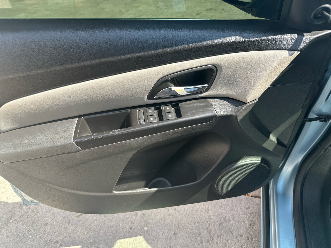 Used 2011 Chevrolet Cruze LS image 11