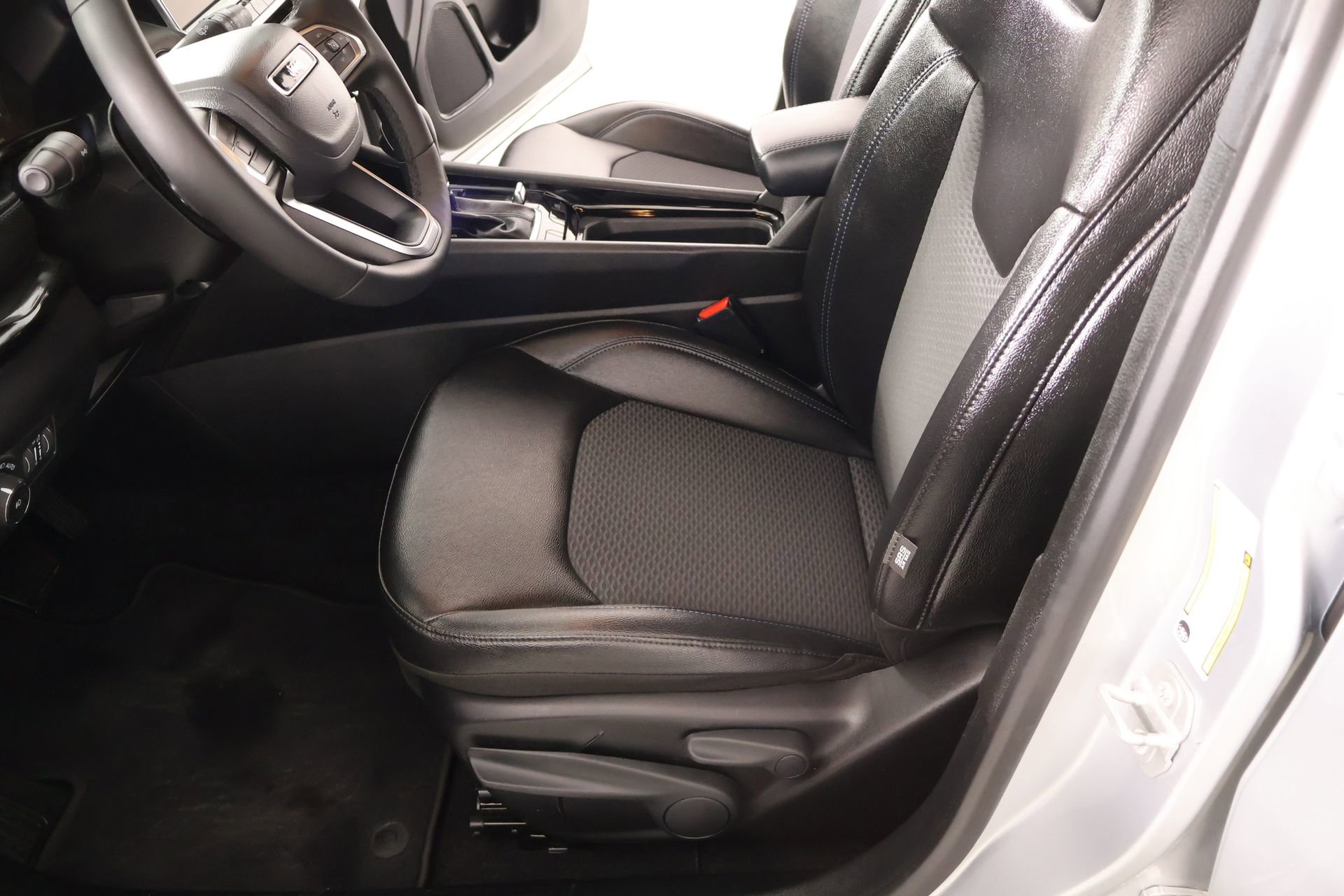 Used 2026 Jeep Compass Altitude image 11