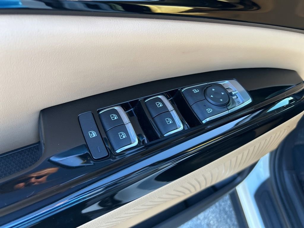 Used 2023 Kia Carnival EX image 36