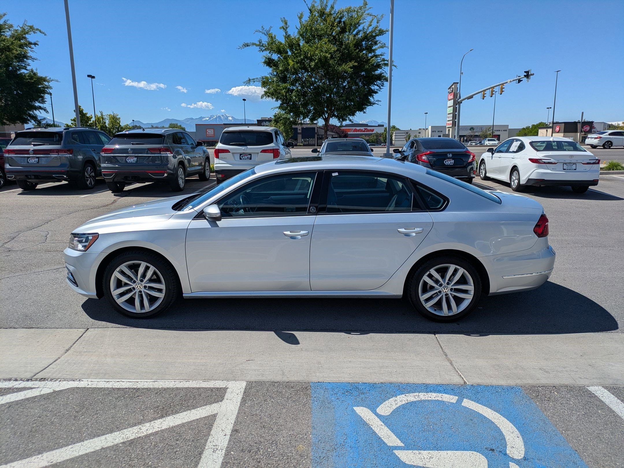 Used 2019 Volkswagen Passat 2.0T Wolfsburg FWD image 9