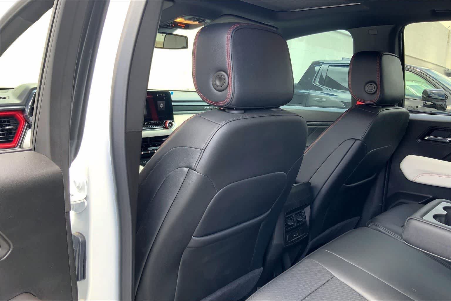 Used 2025 GMC Canyon AT4 w/ AT4X Package AWD/4WD image 12