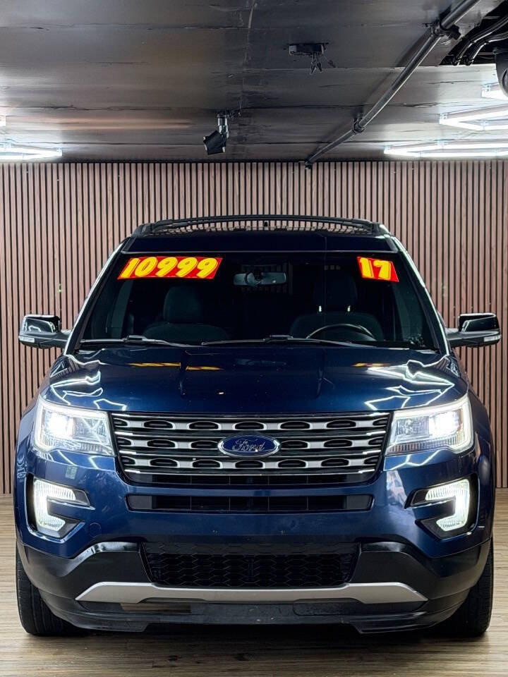 Used 2017 Ford Explorer XLT w/ Equipment Group 201A AWD/4WD image 2