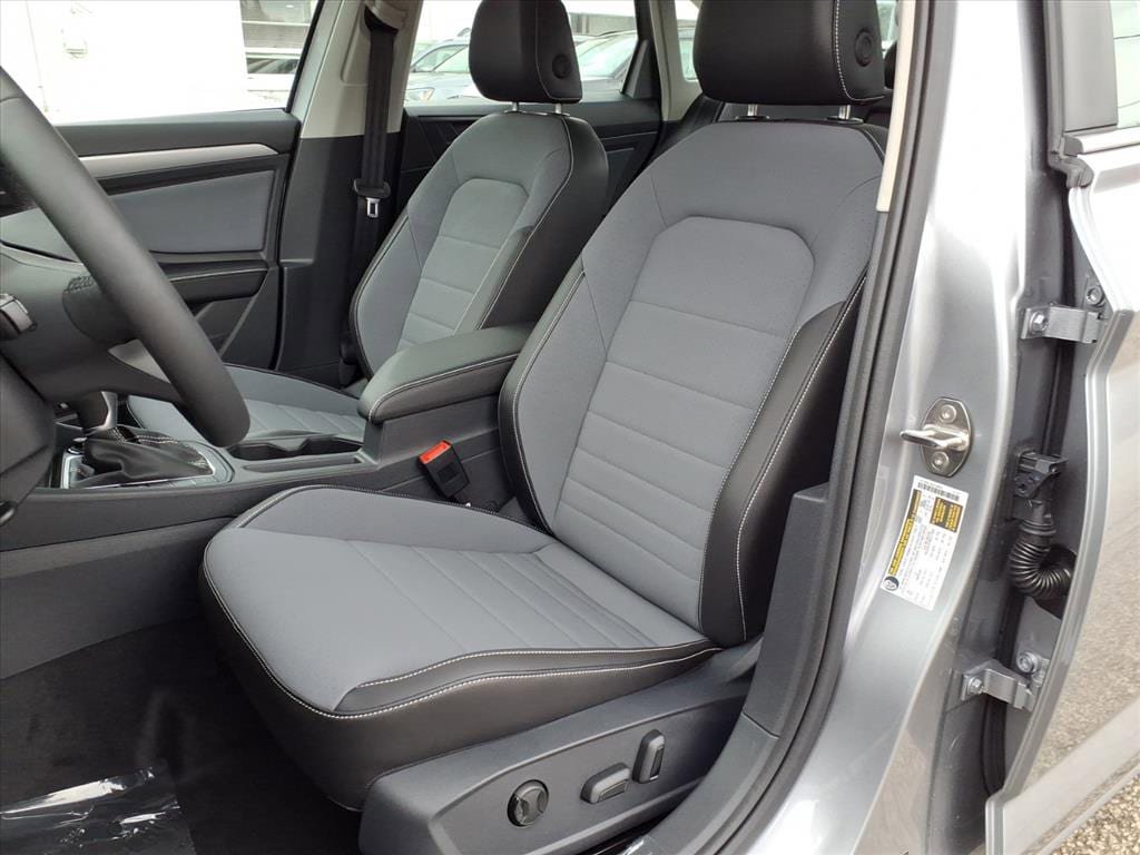 New 2026 Volkswagen Jetta SE FWD image 4