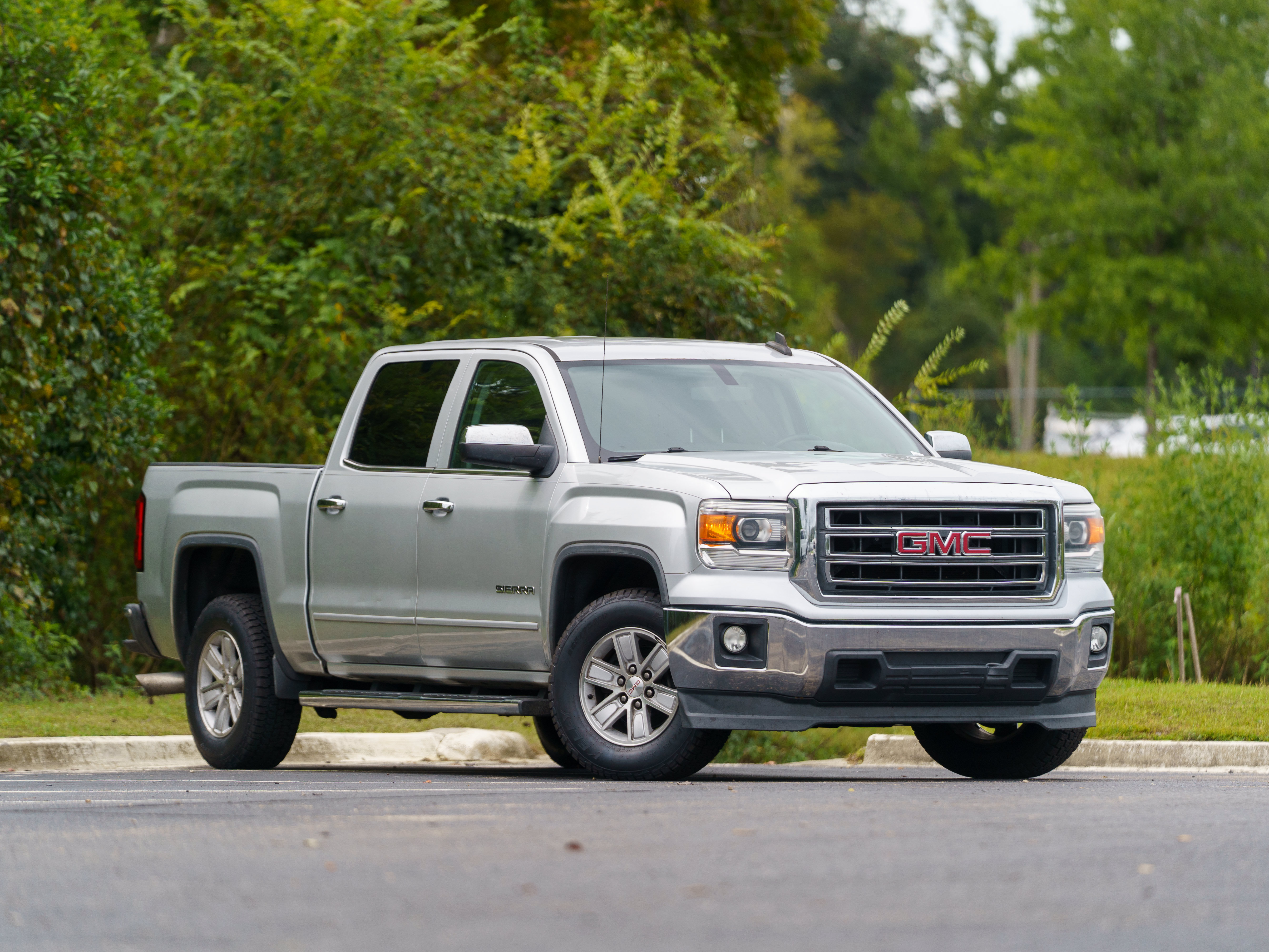 Used 2015 GMC Sierra 1500 SLE w/ SLE Value Package RWD image 2