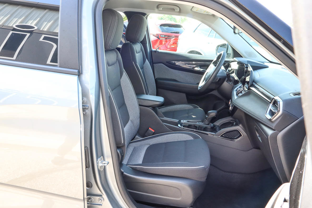 Used 2025 Chevrolet TrailBlazer LT AWD/4WD image 22