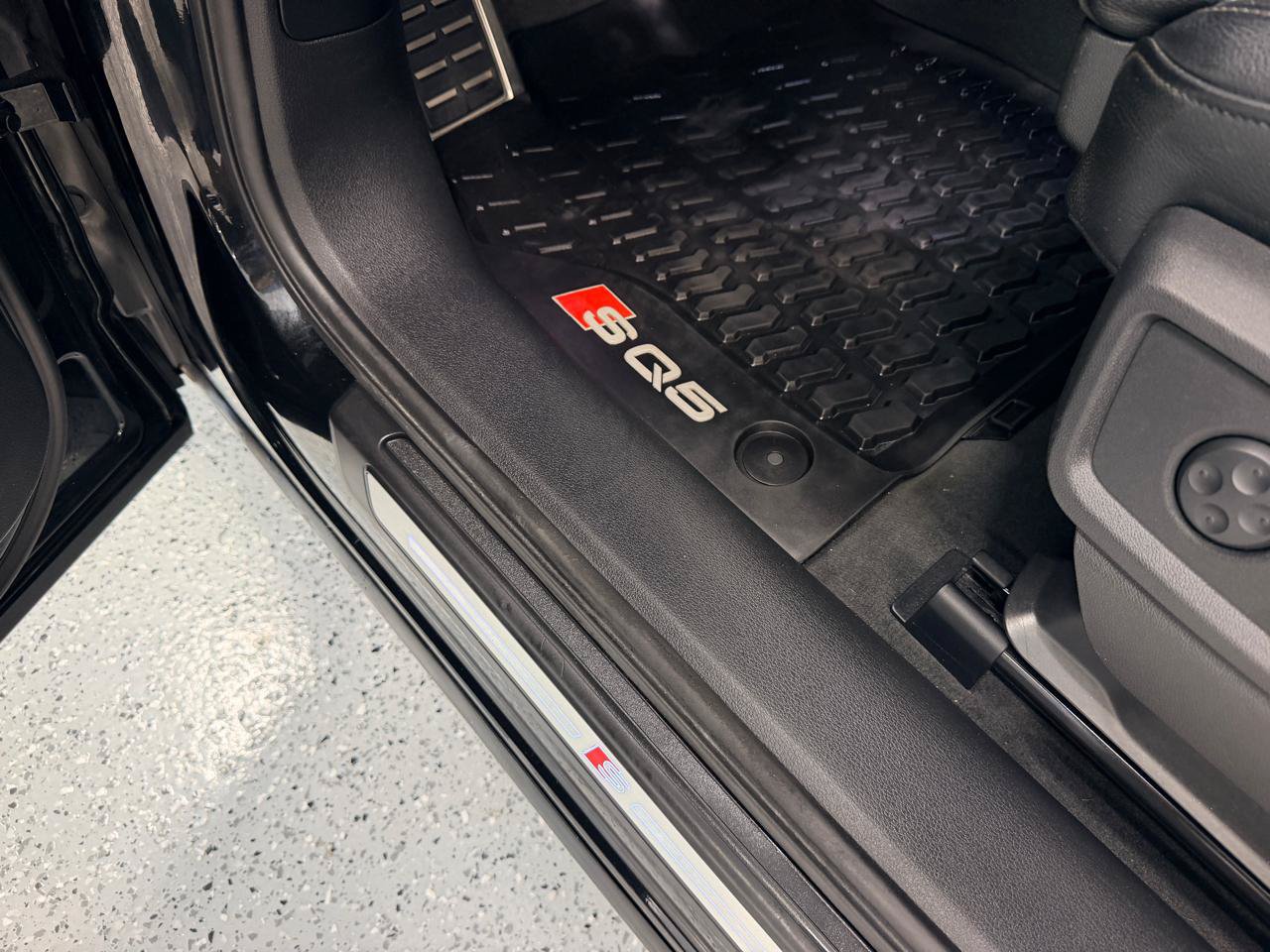 Used 2019 Audi SQ5 Prestige w/ Prestige Package AWD/4WD image 17