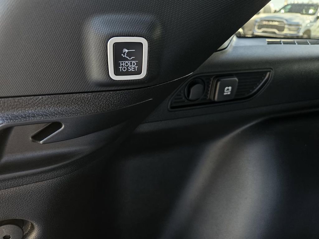 New 2025 Jeep Grand Cherokee Altitude image 11