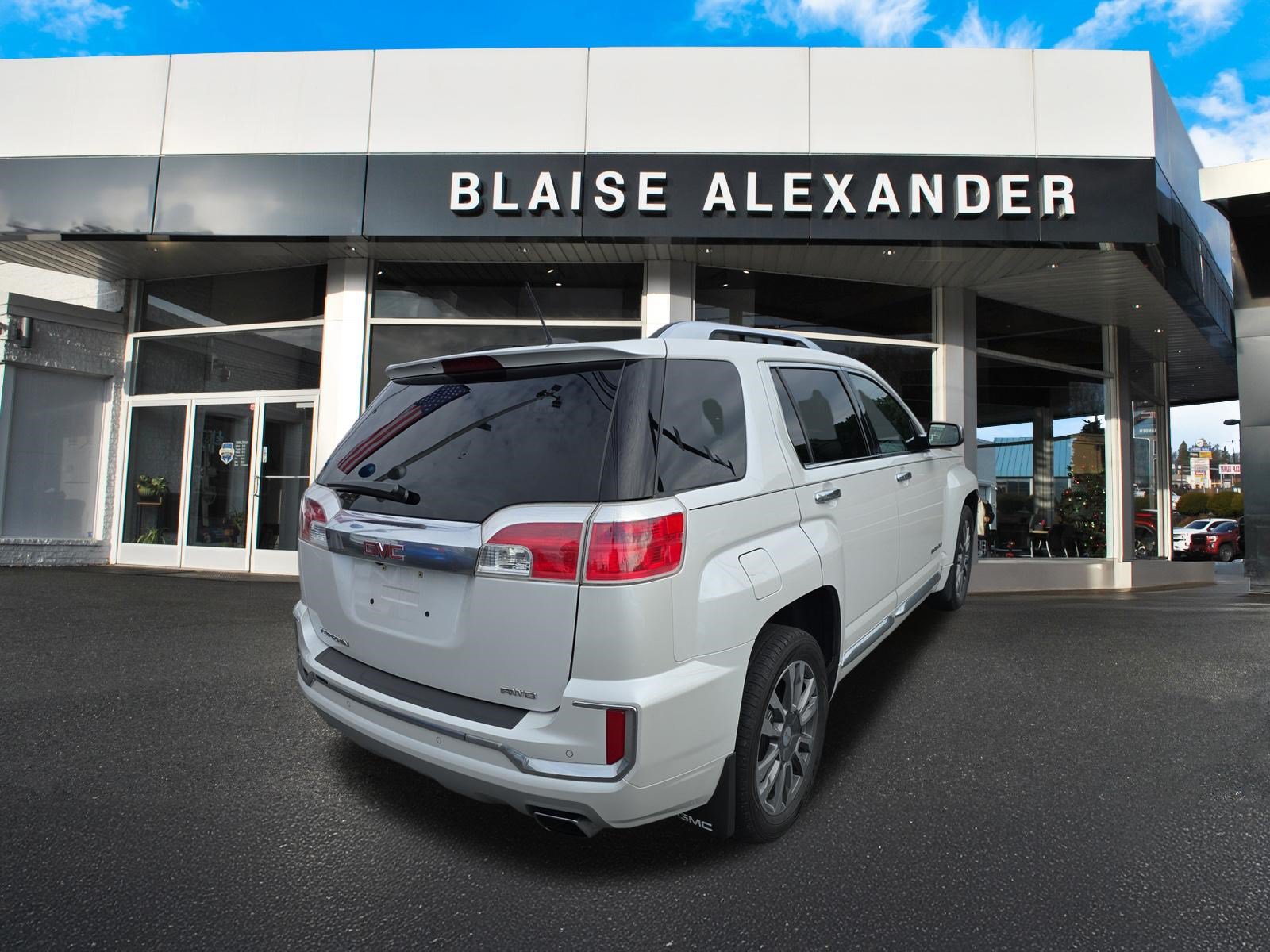 Used 2016 GMC Terrain Denali w/ Cargo Package AWD/4WD image 3