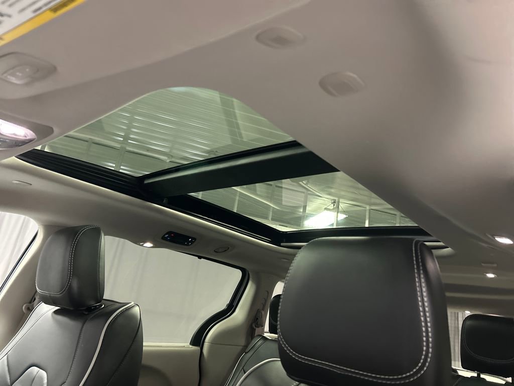 Used 2024 Chrysler Pacifica Limited image 23