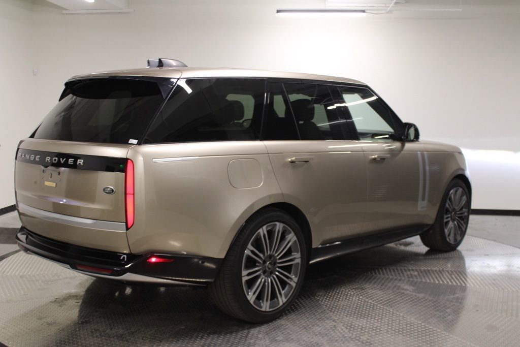 Used 2023 Land Rover Range Rover Autobiography image 7