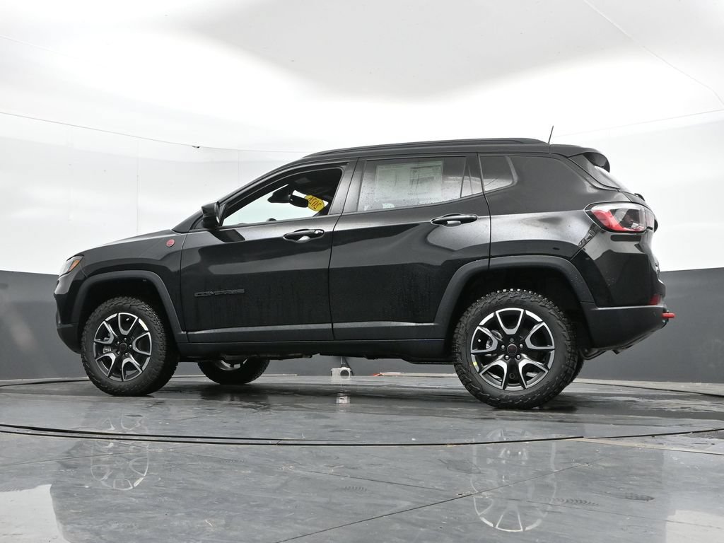 New 2026 Jeep Compass Trailhawk w/ Trailer Tow Group AWD/4WD image 46