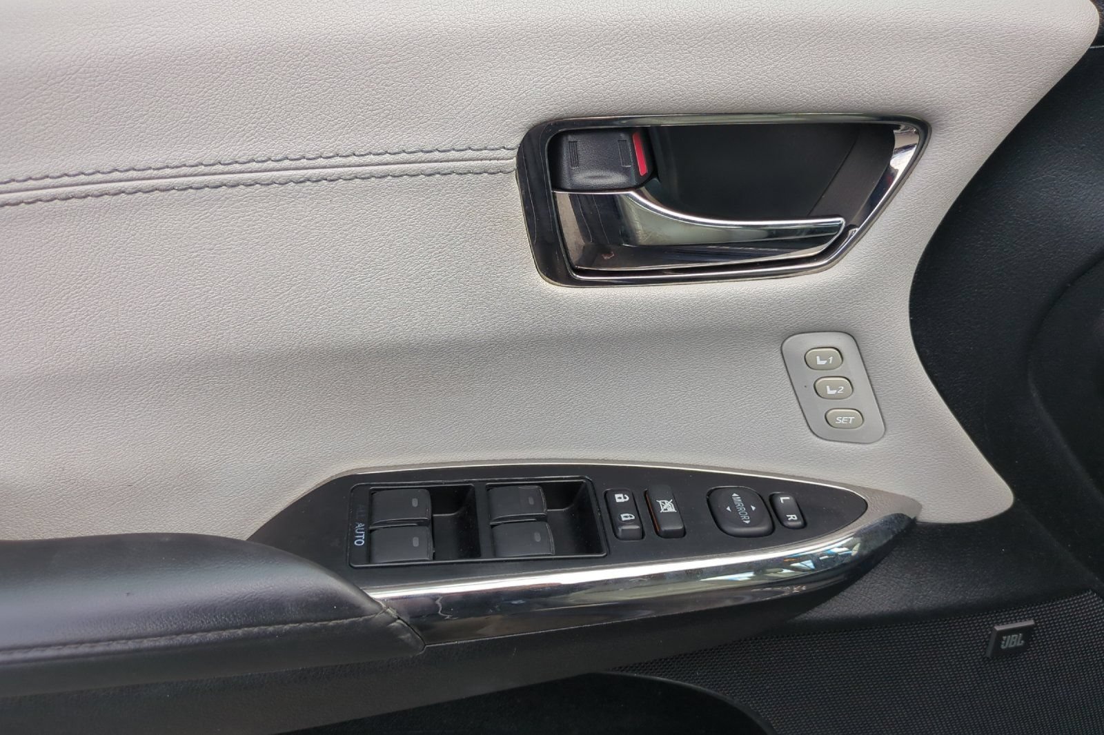 Used 2016 Toyota Avalon XLE Plus FWD image 11