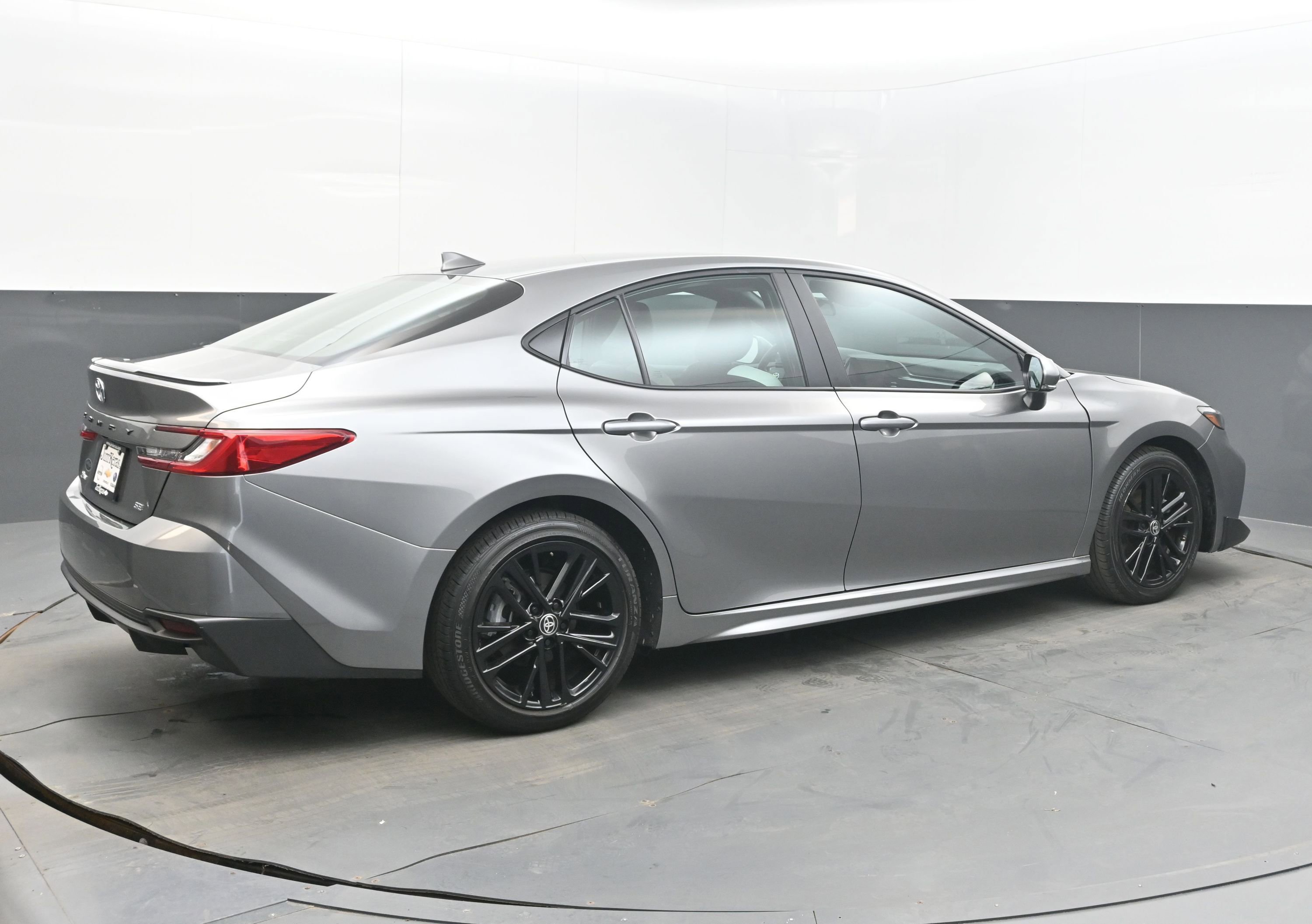 Used 2025 Toyota Camry SE FWD image 9