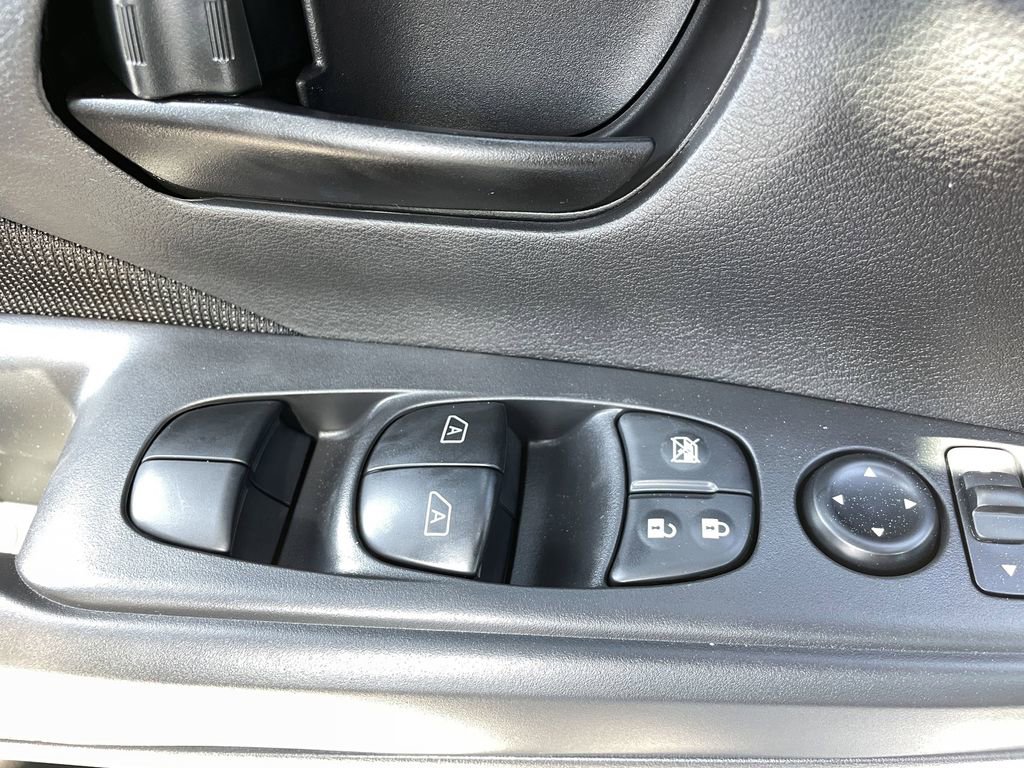 New 2025 Nissan Kicks Play S image 21