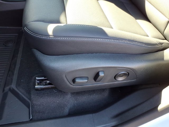 New 2027 Chevrolet Traverse LT w/ LPO, Floor Liner Package FWD image 7