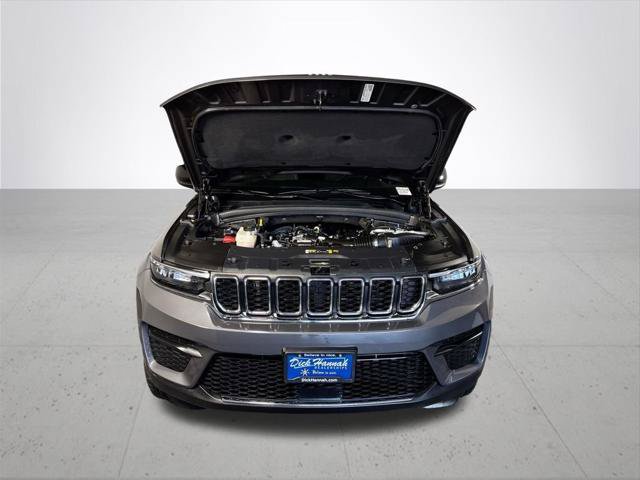 Certified 2023 Jeep Grand Cherokee Laredo X AWD/4WD image 23
