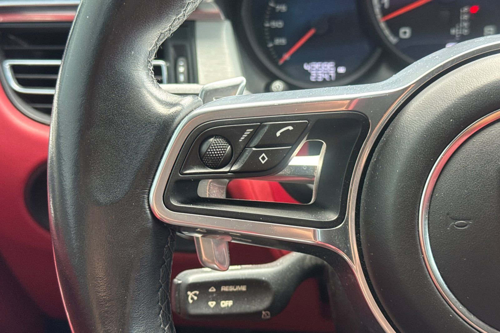 Used 2021 Porsche Macan Turbo AWD/4WD image 35