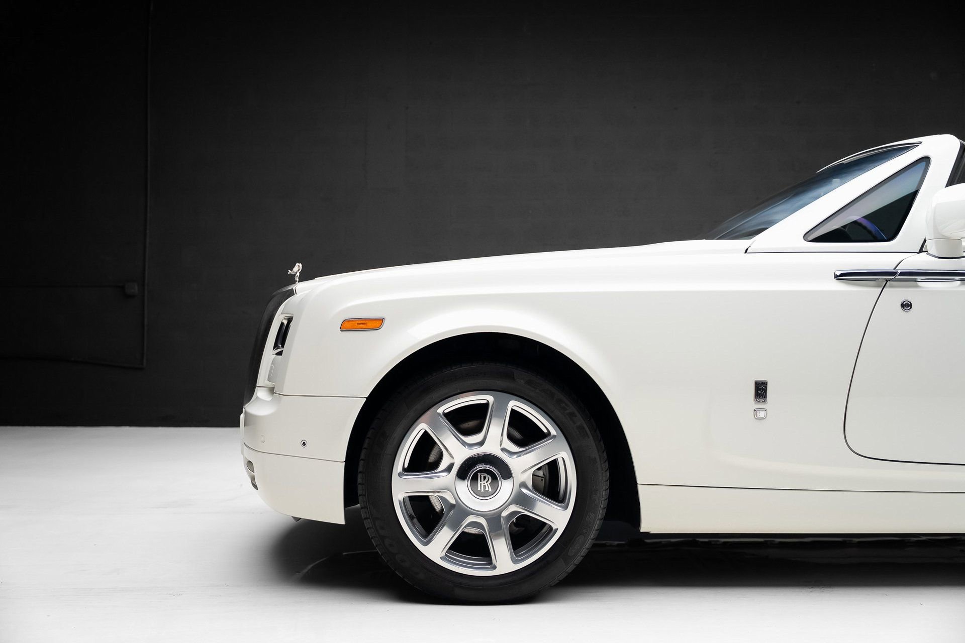 Used 2013 Rolls-Royce Phantom Drophead Coupe image 21