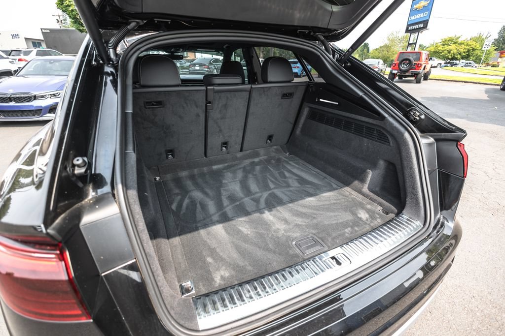 Used 2025 Audi Q8 Premium Plus AWD/4WD image 28