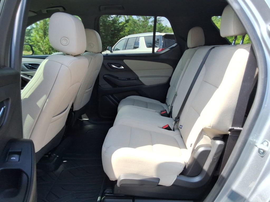 Certified 2023 Chevrolet Traverse LS FWD image 18