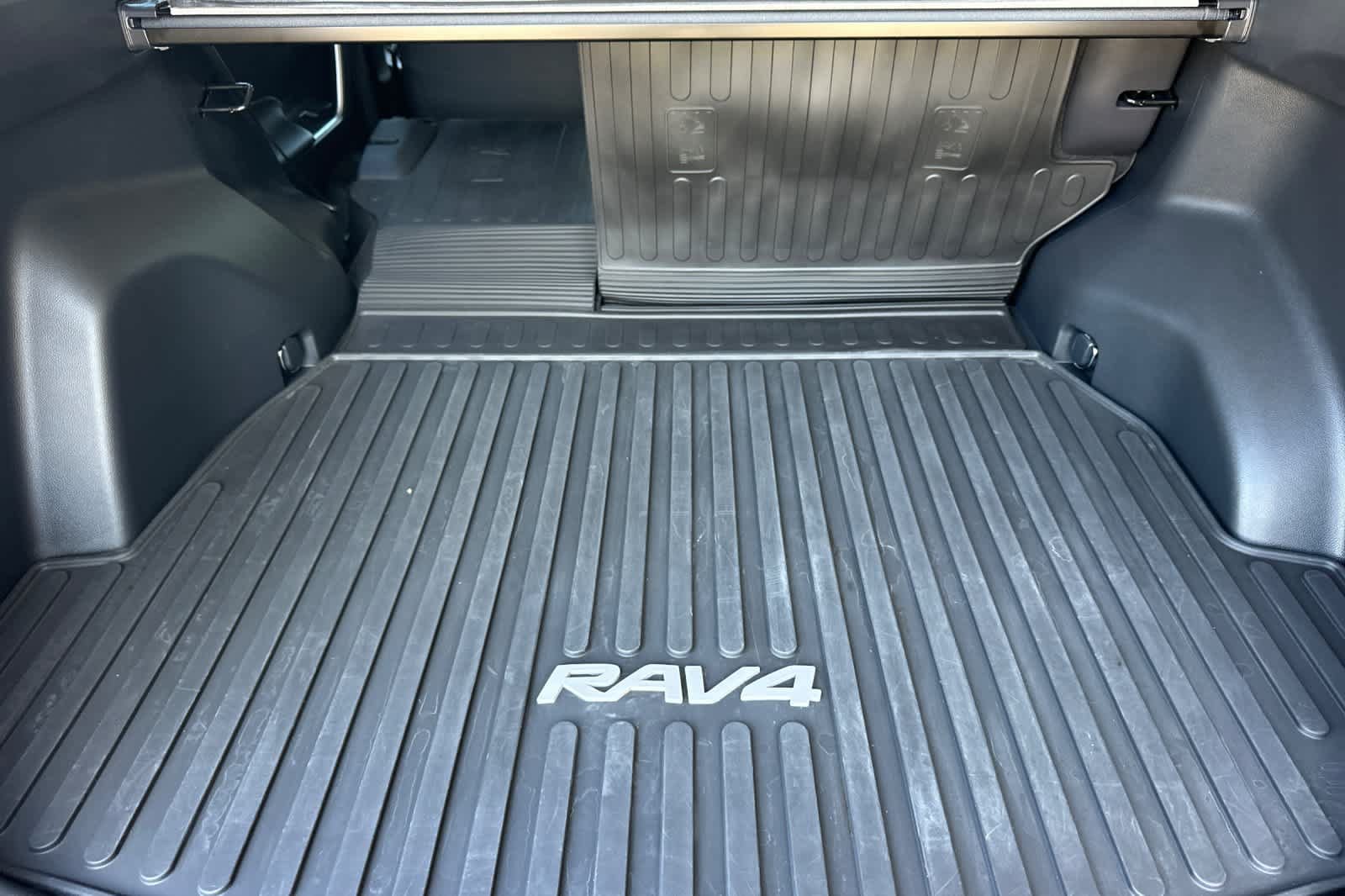 Used 2025 Toyota RAV4 XLE w/ Convenience Package AWD/4WD image 14