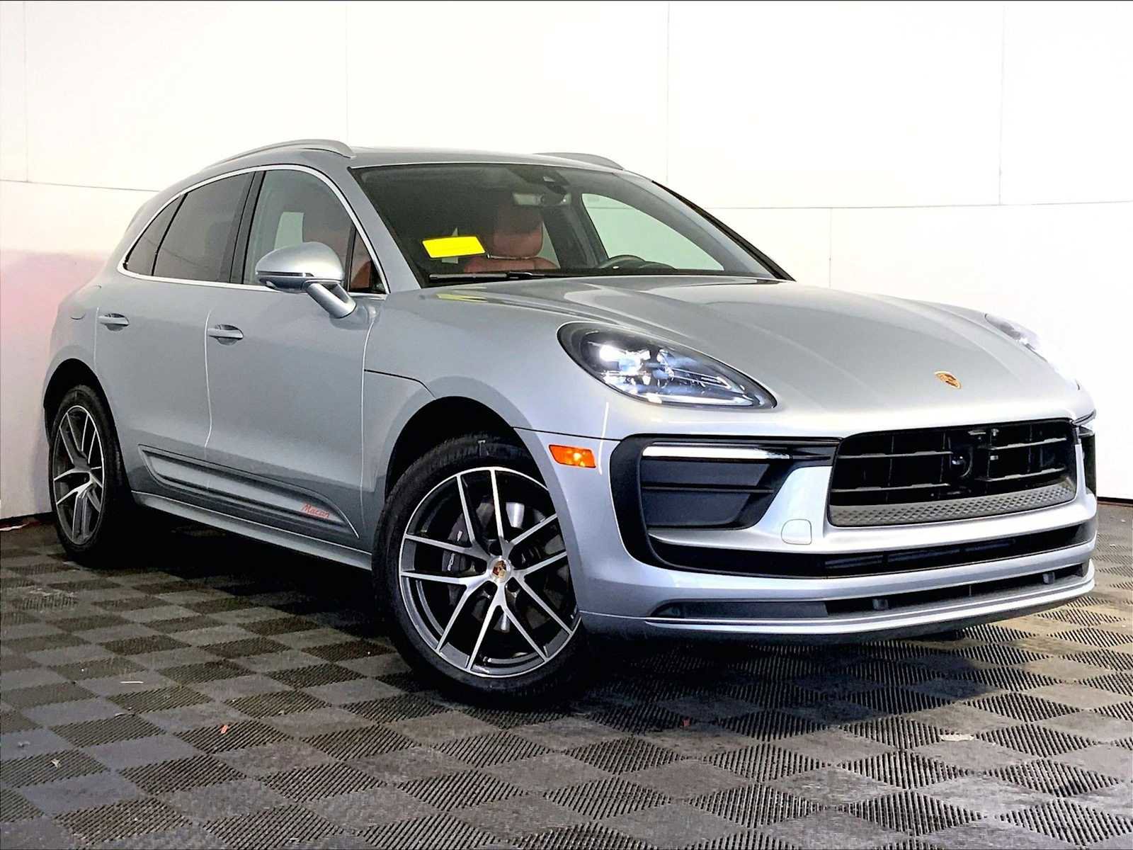 Certified 2023 Porsche Macan image 9