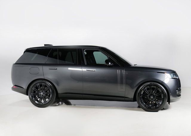 Used 2025 Land Rover Range Rover SE image 28