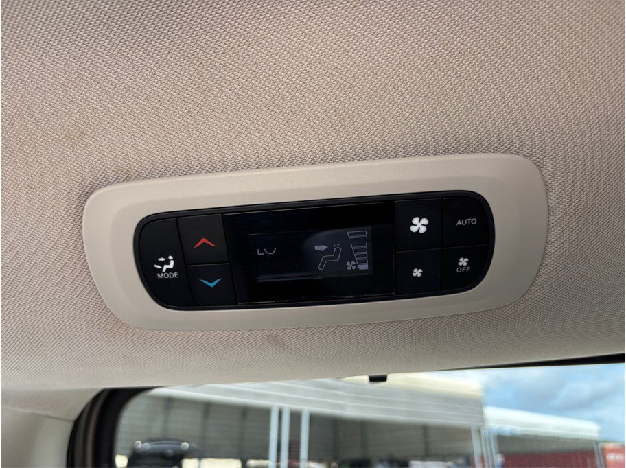 Used 2018 Chrysler Pacifica Touring-L FWD image 34
