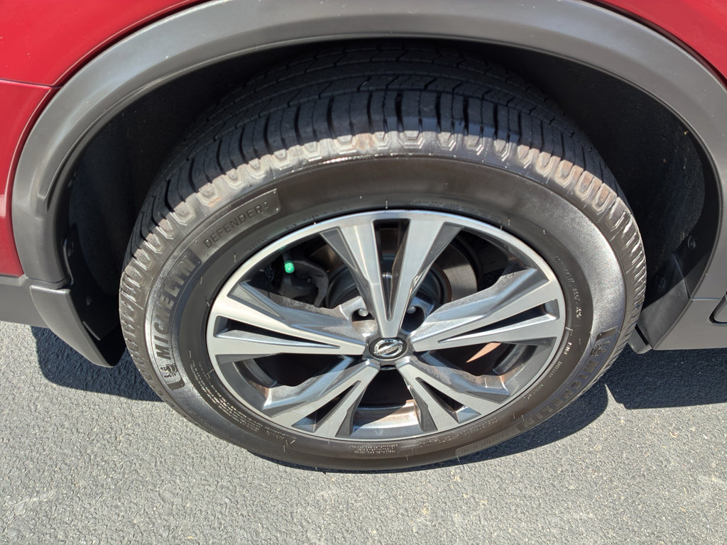Used 2019 Nissan Rogue SV w/ Premium Package FWD image 14